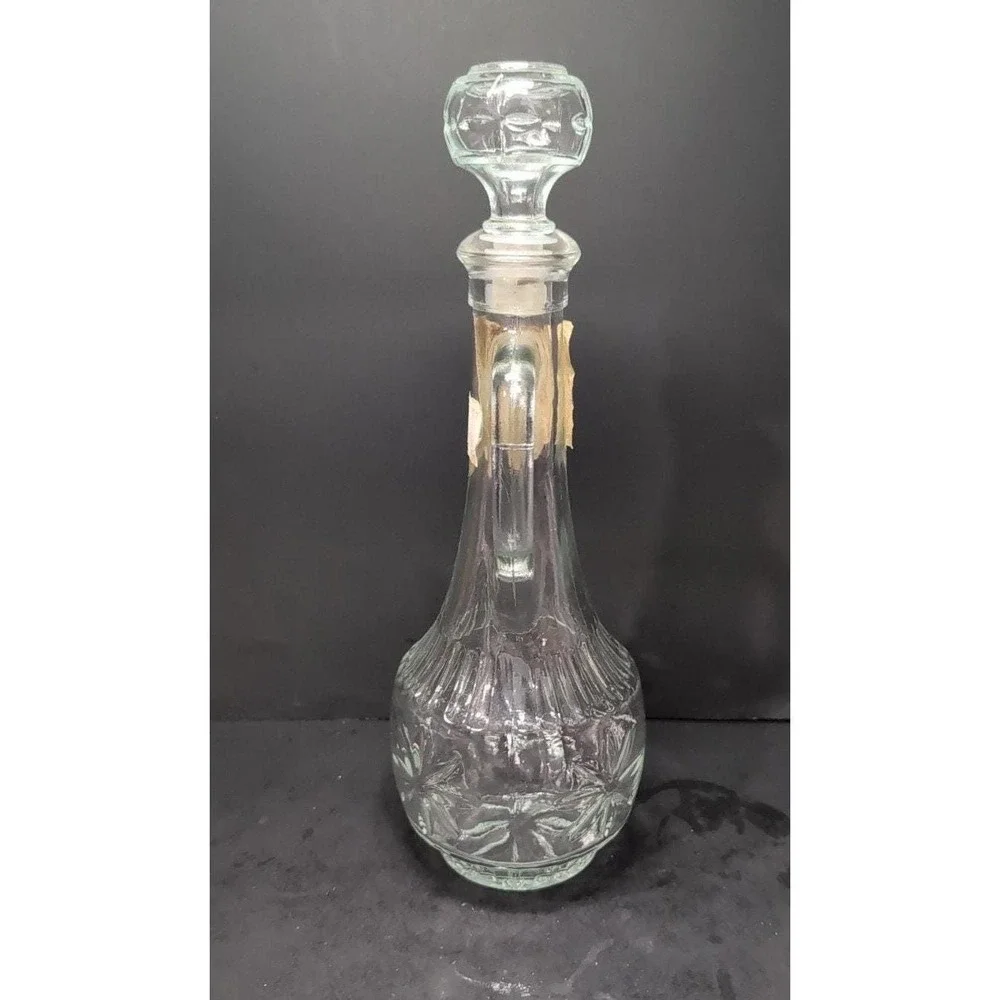 Mogen David Collector's‎ Empty Clear Wine Decanter, 3rd Series Limited Edition
